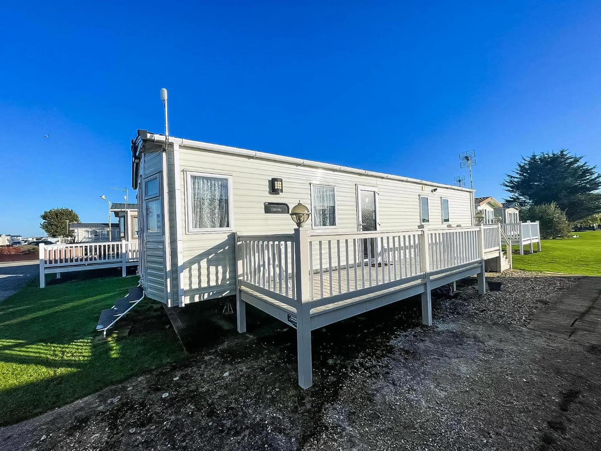 6 Berth Caravan With Decking At Seawick Holiday Park In Essex Ref 27549Sw Clacton-on-Sea Luaran gambar